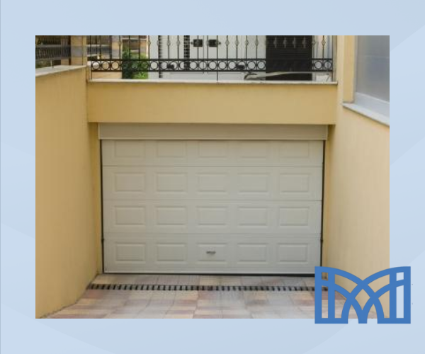 Puerta automática de garaje en comunidad de vecinos en León