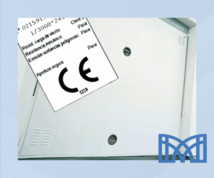 Etiqueta CE en puerta automática blanca: normativa y cumplimiento en León